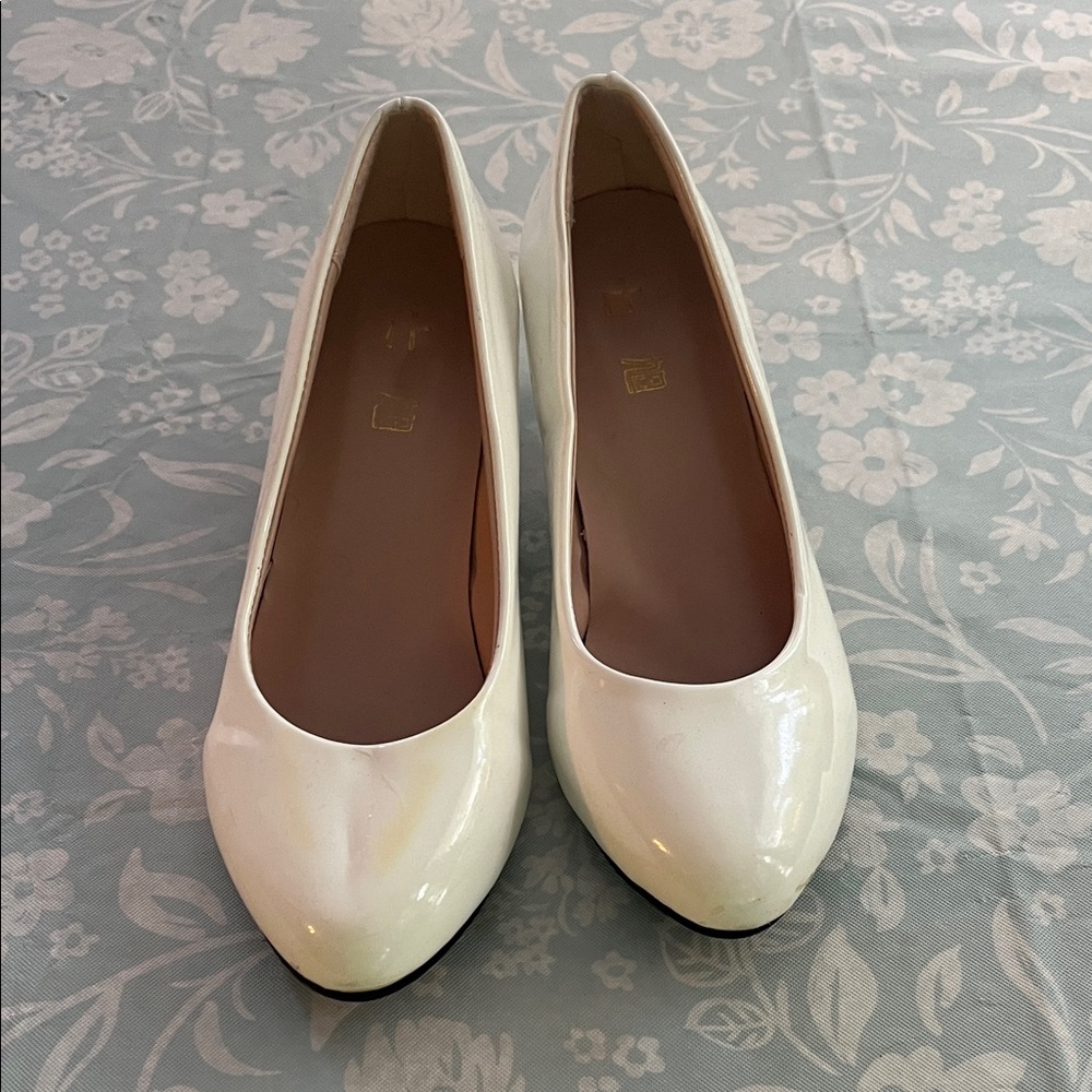 Elegant White Women's Pumps